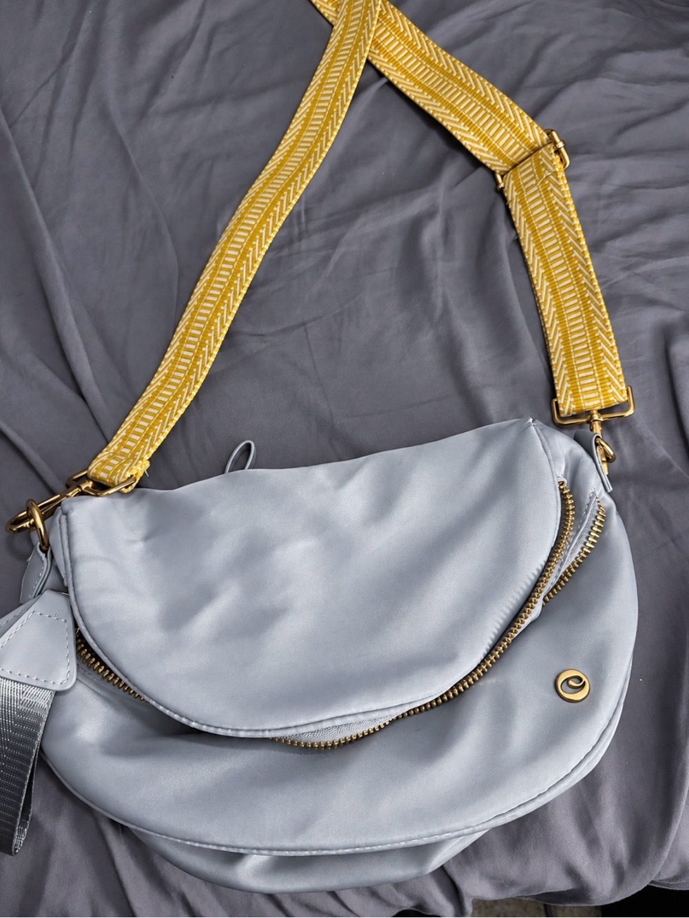 Title: Light Gray Crossbody Purse with Yellow Patterned Strap & Gold-Tone Hardwa
